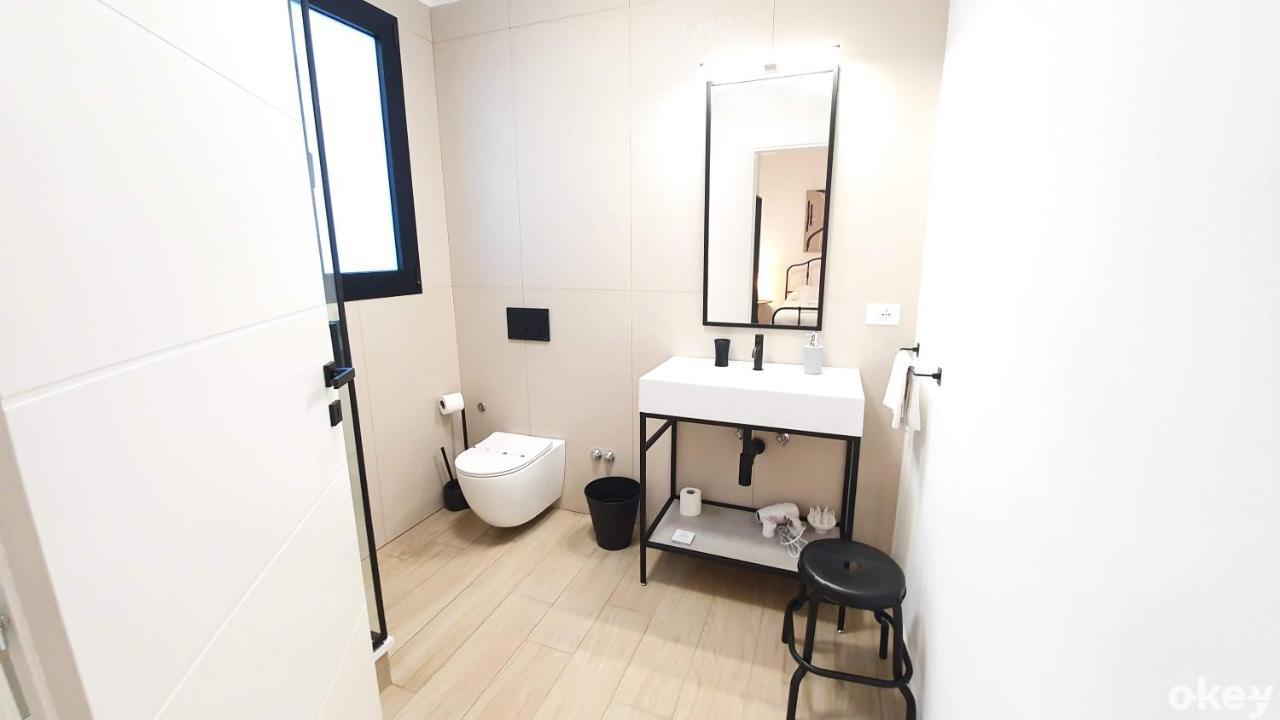 Dimora Beluga - Bari Centro Hotel Luaran gambar